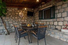 Village house Ana Dubravica