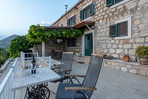 Village house Ana Dubravica