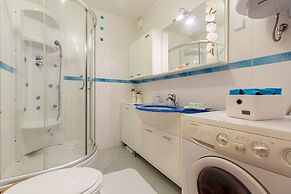 Leona & Borna Central Suites