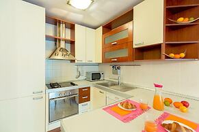 Leona & Borna Central Suites