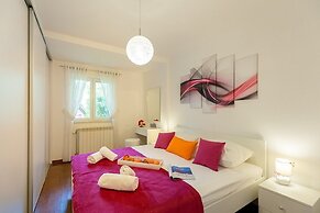 Leona & Borna Central Suites