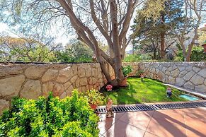 Leona & Borna Central Suites