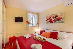 Leona & Borna Central Suites