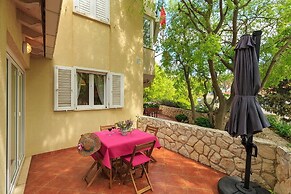 Leona & Borna Central Suites