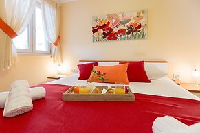 Leona & Borna Central Suites