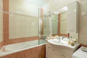 Leona & Borna Central Suites