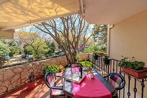 Leona & Borna Central Suites