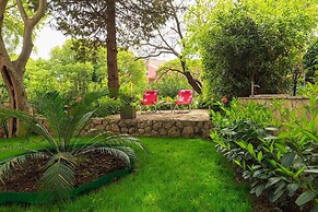 Leona & Borna Central Suites