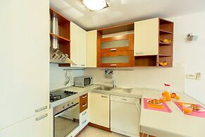 Leona & Borna Central Suites