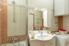 Leona & Borna Central Suites