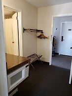 Klopfenstein Inn and Suites