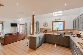 Lord Galloway 38 With Hot Tub, Newton Stewart