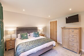 Lord Galloway 38 With Hot Tub, Newton Stewart