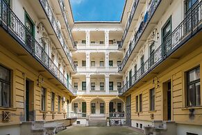 Maphi Bleu - Urban Suite