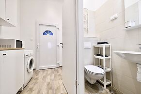 Cosy two bedroom flat in Rottenbiller str, Sky