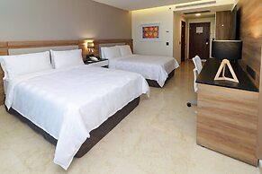 Holiday Inn & Suites Puerto Vallarta Marina & Golf by IHG