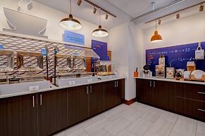 Holiday Inn Express & Suites Grand Rapids South - Wyoming by IHG