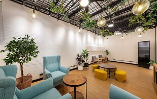 Siam Subway Hostel and Café