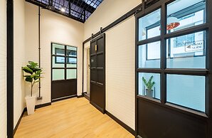 Siam Subway Hostel and Café