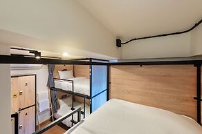 Siam Subway Hostel and Café