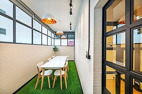 Siam Subway Hostel and Café