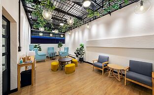 Siam Subway Hostel and Café