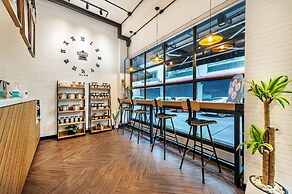 Siam Subway Hostel and Café