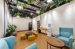 Siam Subway Hostel and Café