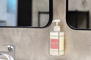 Siam Subway Hostel and Café