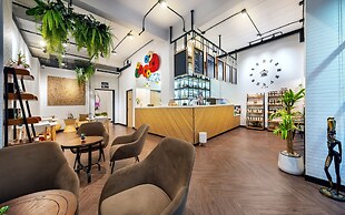 Siam Subway Hostel and Café