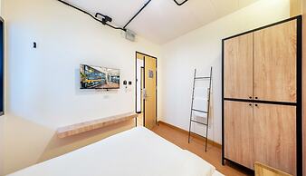 Siam Subway Hostel and Café