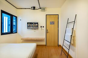 Siam Subway Hostel and Café