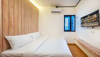 Siam Subway Hostel and Café