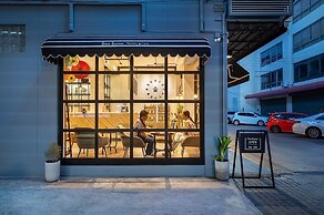 Siam Subway Hostel and Café