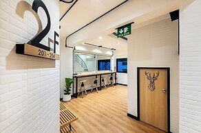 Siam Subway Hostel and Café