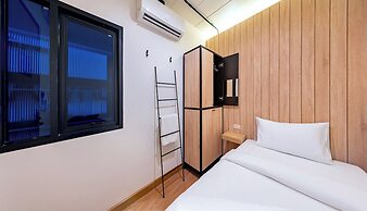 Siam Subway Hostel and Café
