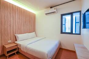 Siam Subway Hostel and Café