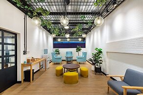 Siam Subway Hostel and Café