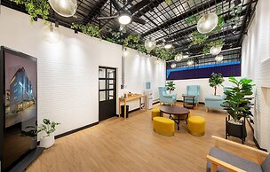 Siam Subway Hostel and Café