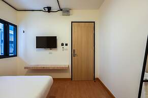 Siam Subway Hostel and Café