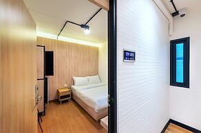 Siam Subway Hostel and Café