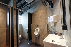 Siam Subway Hostel and Café