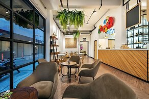 Siam Subway Hostel and Café