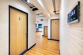 Siam Subway Hostel and Café