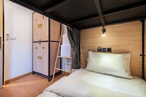 Siam Subway Hostel and Café