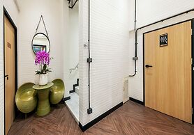 Siam Subway Hostel and Café