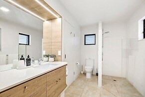 Crystal Shores Sunshine Beach