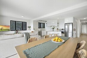 Crystal Shores Sunshine Beach