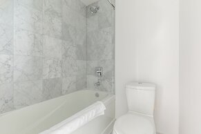 Sky Home with Stunning View of Toronto and Lake Ontario