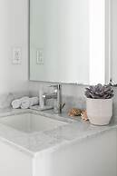 Sky Home with Stunning View of Toronto and Lake Ontario